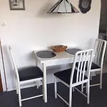Luv-und-lee-apartment-5 דירה *
