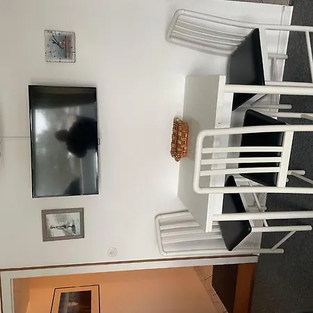 Luv-und-lee-apartment-5 *